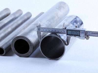 使用精密管有專家現(xiàn)場(chǎng)指導(dǎo)服務(wù)，施工無(wú)憂！